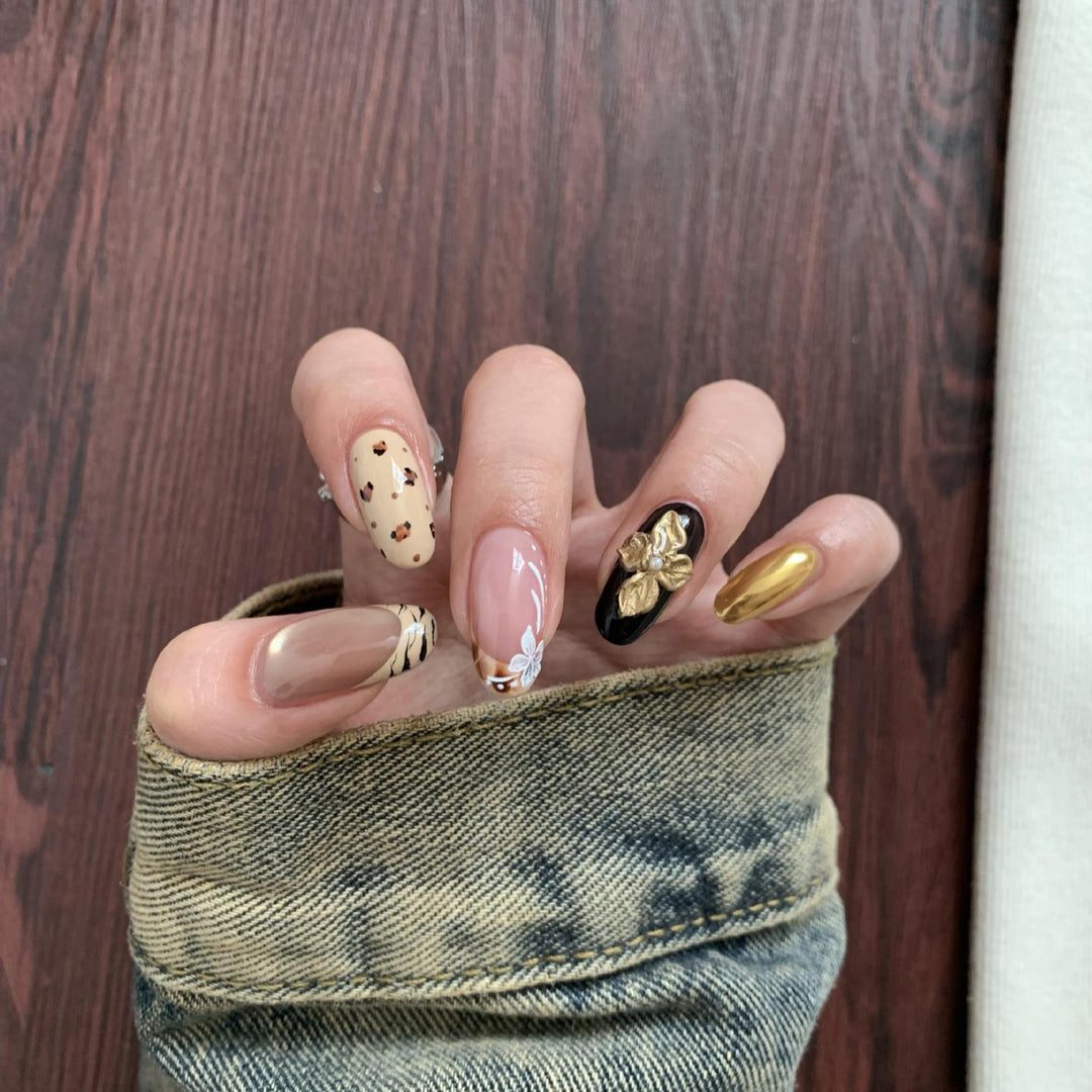 Artificial nails with flower design Bowlift