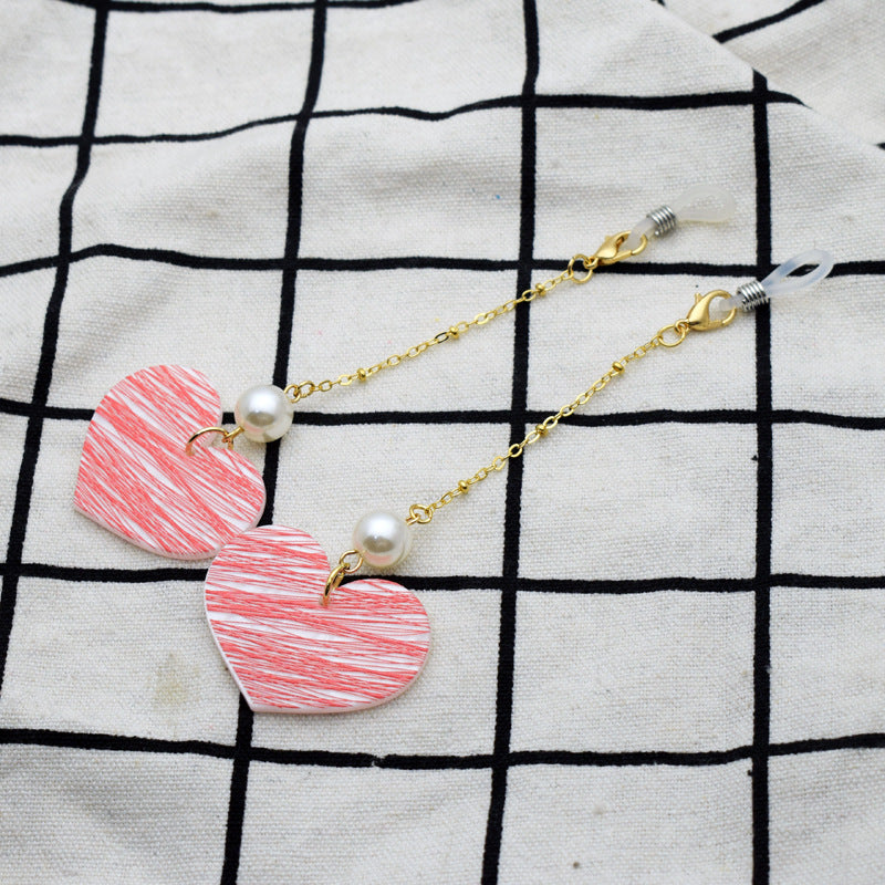 Heart-Shaped Eyewear Chain with Pearl Accents Bowlift