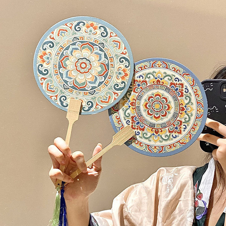 Handmade fan with artistic motif Bowlift