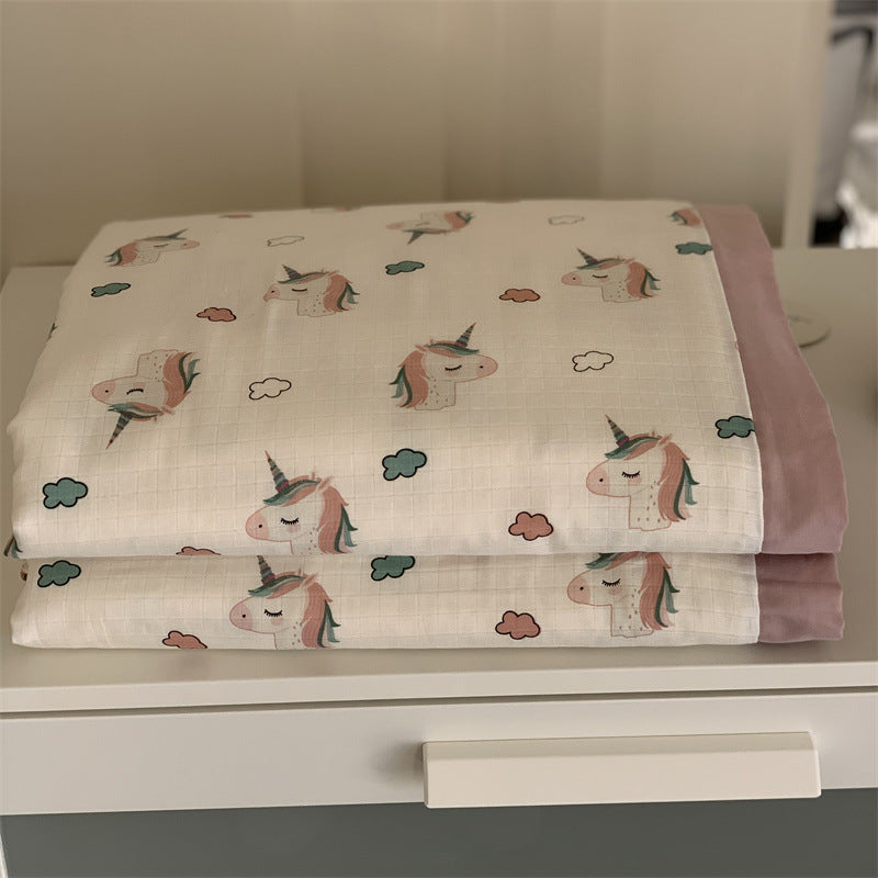 Soft muslin baby blanket with teddy design and double-layered gauze