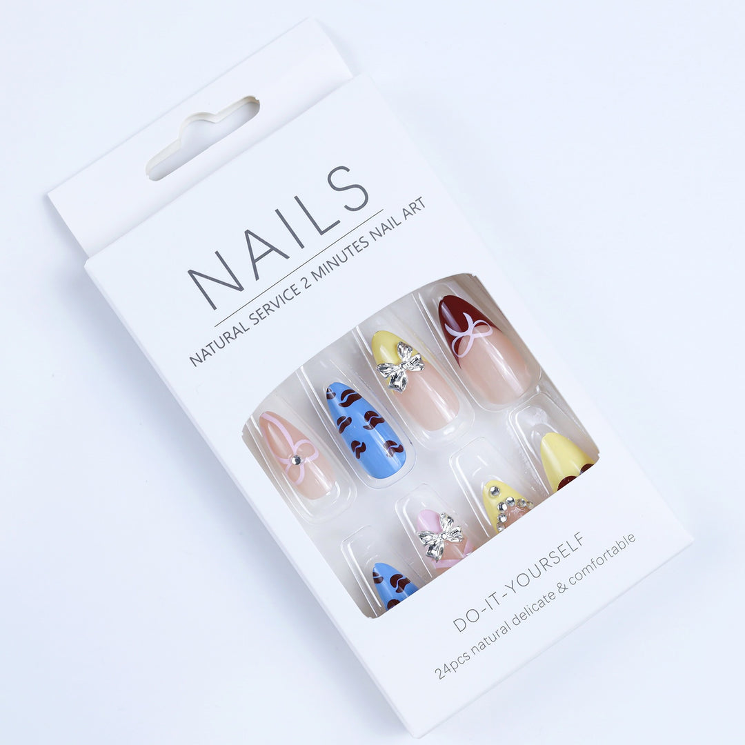 Artificial nails with playful heart and flower design Bowlift