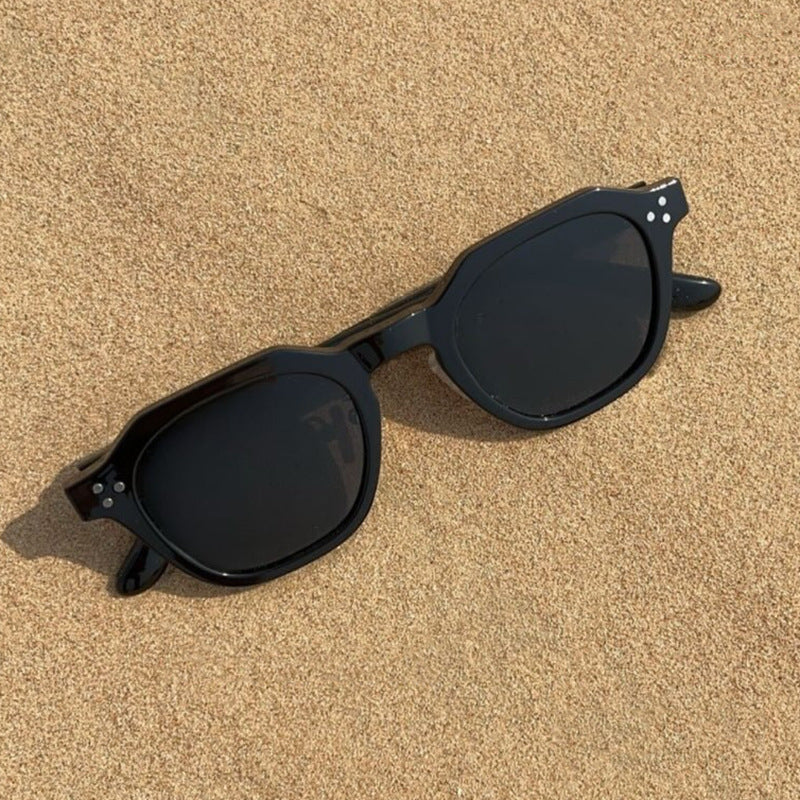 Ladies fashionable sunglasses in trendy hexagon design Bowlift