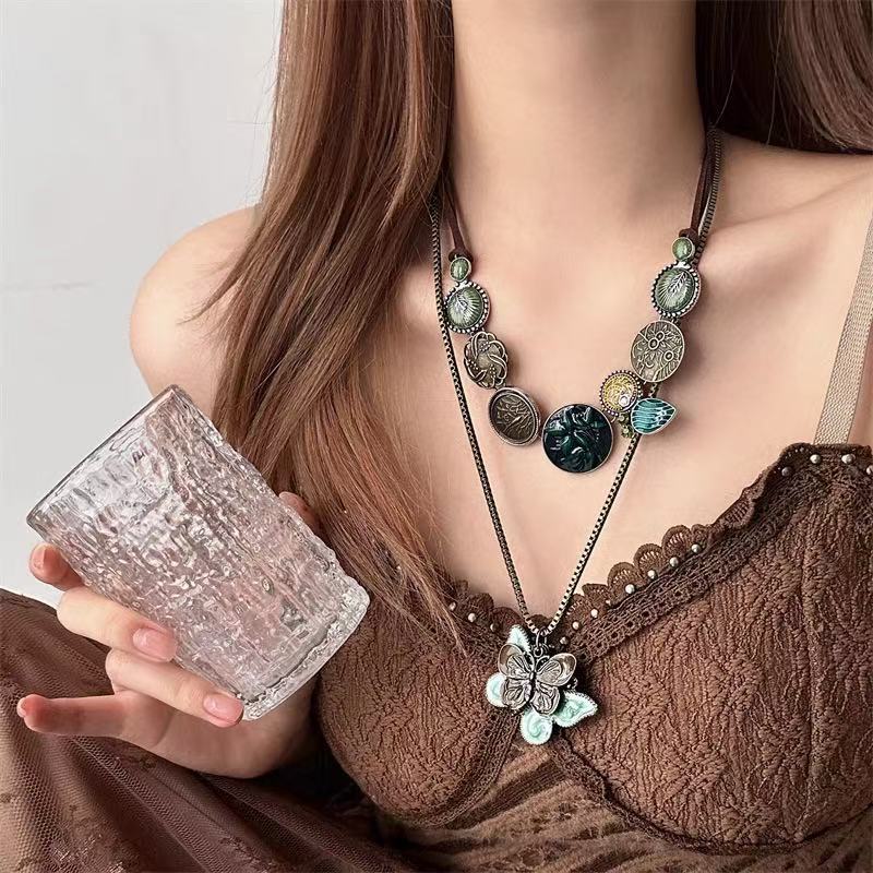 Floral Pendant Long Necklace Bowlift