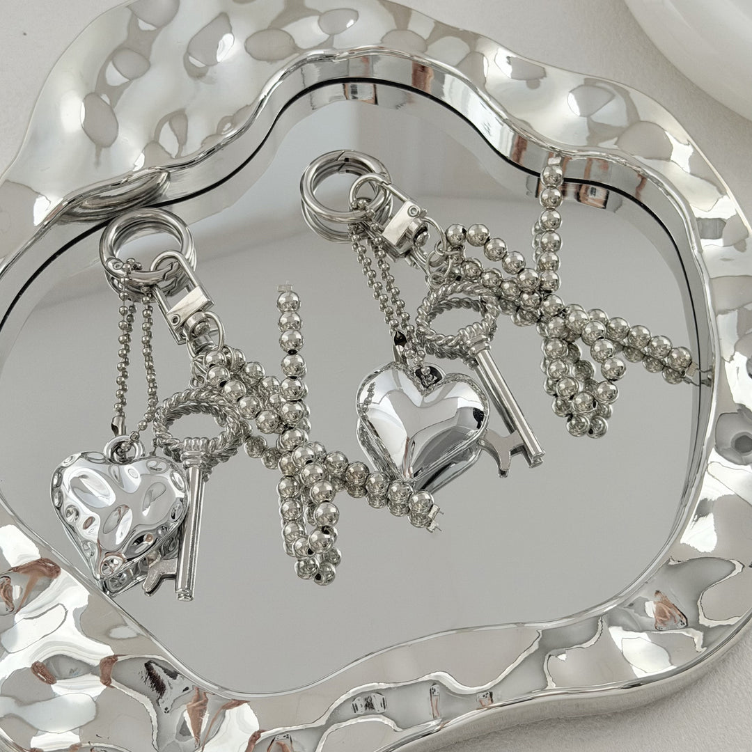 Elegant Heart-Shaped Keychain Bowlift