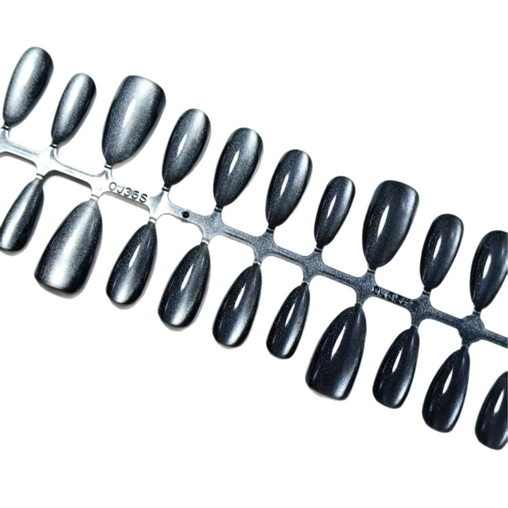 Artificial nails in elegant Cat-Eye design Bowlift