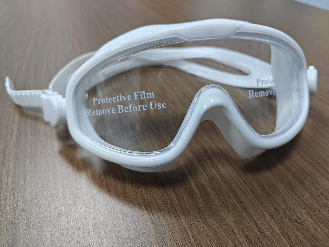 Swim protection mask with clear field of vision and comfortable fit Bowlift
