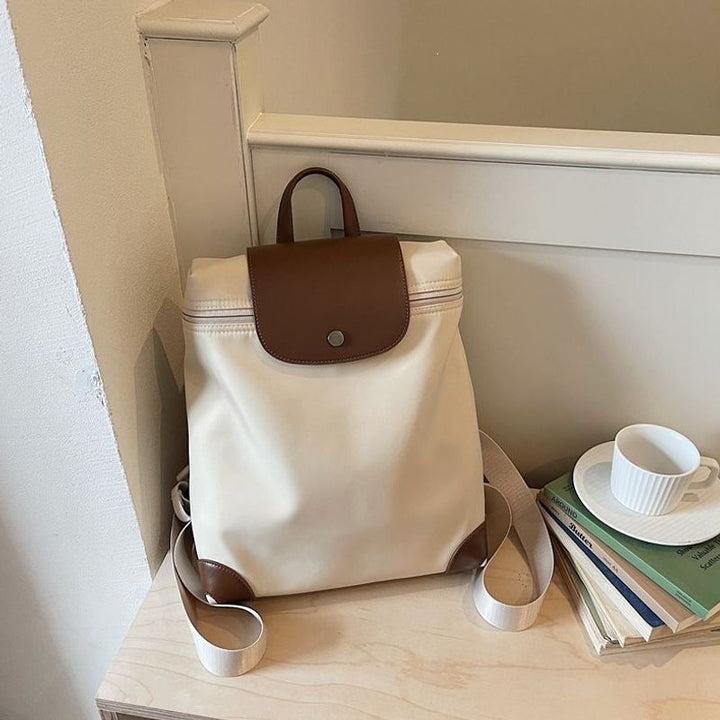 Versatile Urban Backpack with Secure Closure Bowlift