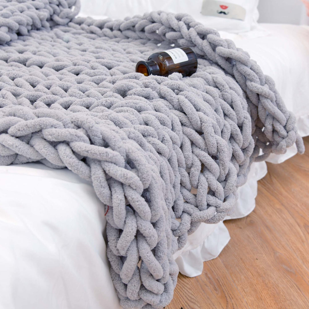 Oversized chunky knit throw blanket with plush chenille yarn Bowlift