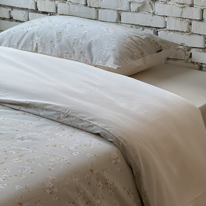 Bedding set made of cotton satin with reversible cover, fine floral allover and silky touch