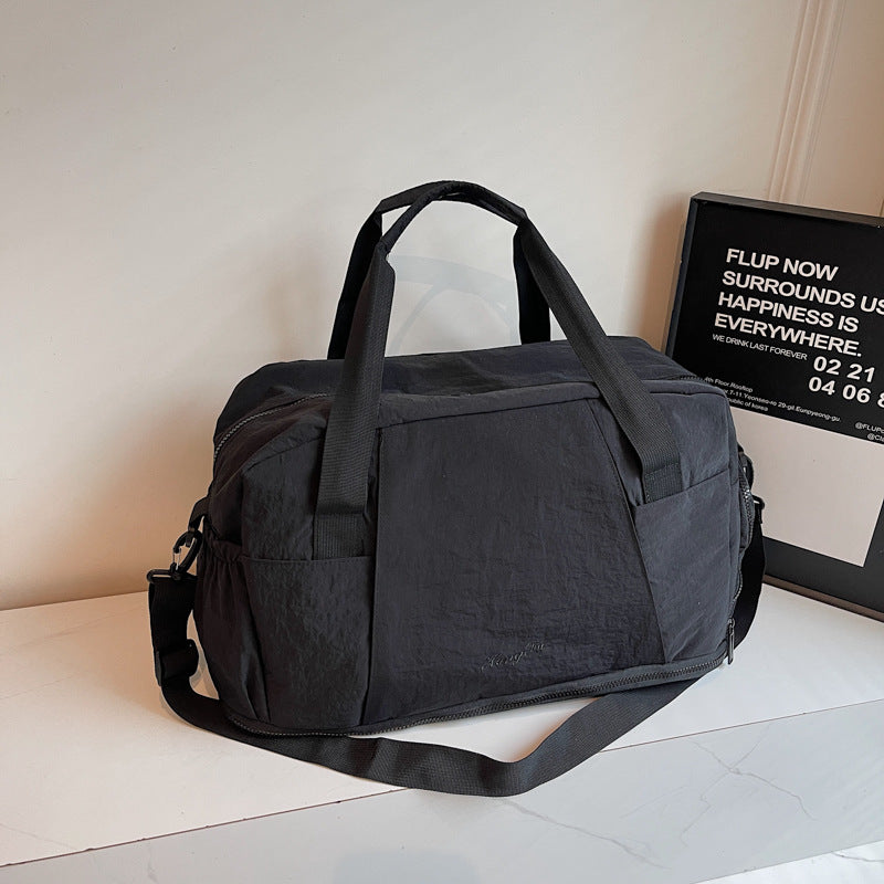 Sporty travel bag with practical outer pockets Bowlift