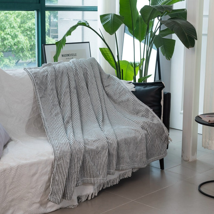 Ladies' Throw Blanket Bowlift