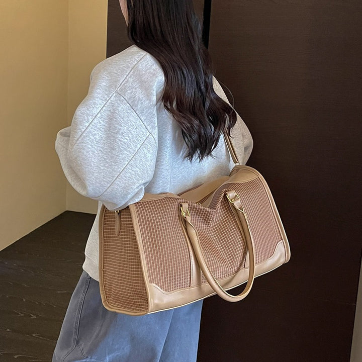 Elegant Handbag Bowlift