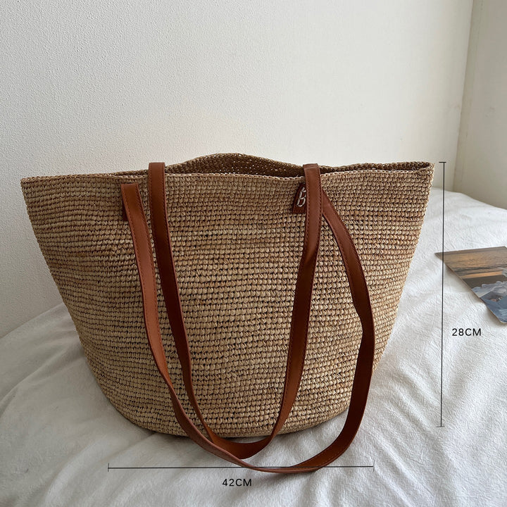 Handmade straw bag with fashionable striped pattern Bowlift