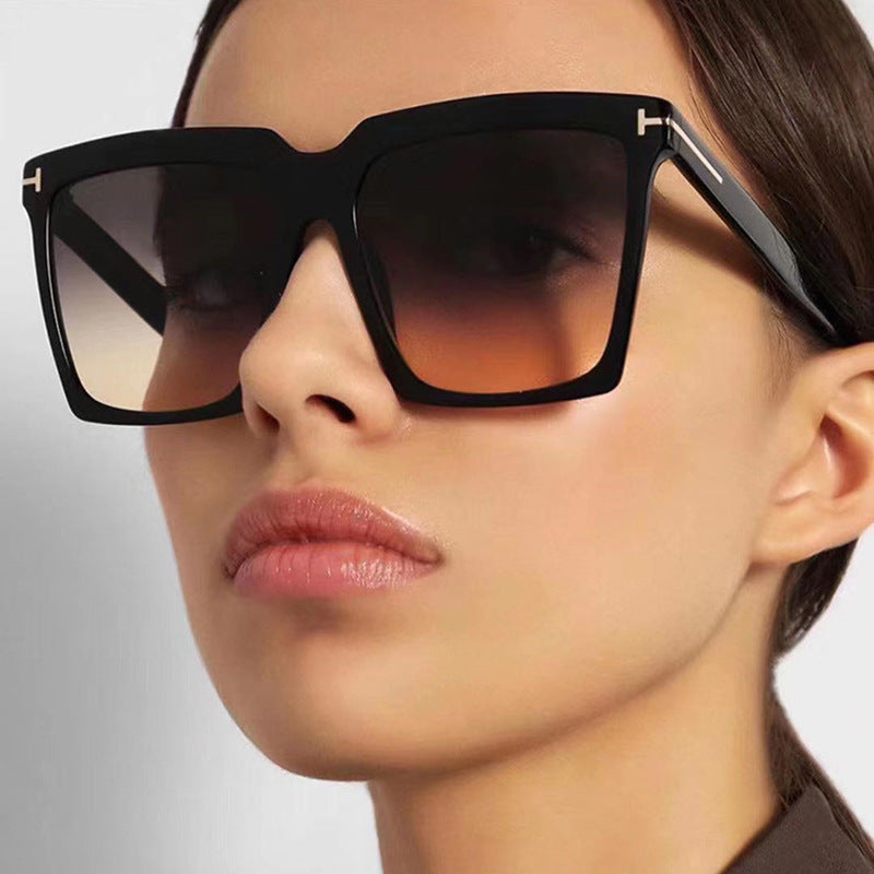 Women's square sunglasses with elegant metal accent Bowlift