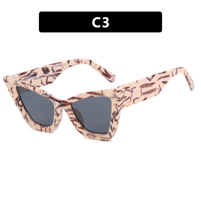 Women's Cat-Eye Sunglasses with Elegant Lenses and UV Protection Bowlift