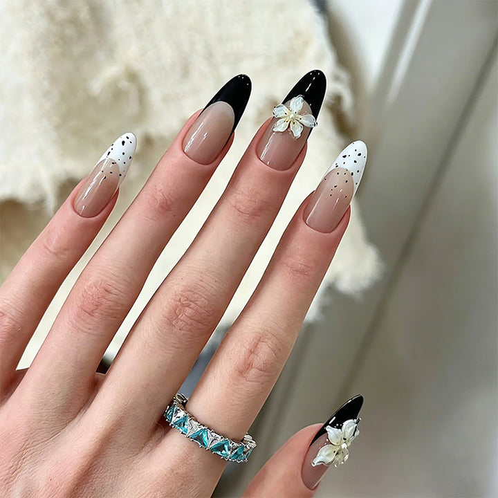 Artificial nails with exclusive flower design Bowlift