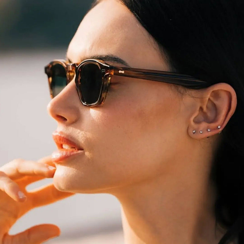 Women's geometric sunglasses with protective UV filter and contemporary design Bowlift