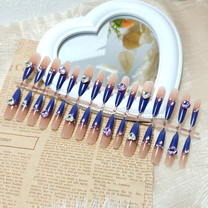Artificial nails with elegant pendant motif Bowlift