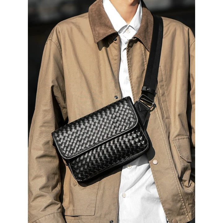 Elegant shoulder bag with braided design Bowlift