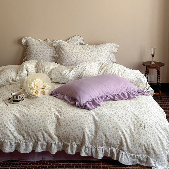 Country house bedding set made of cotton percale with fine allover floral pattern, ruffle and reversible function