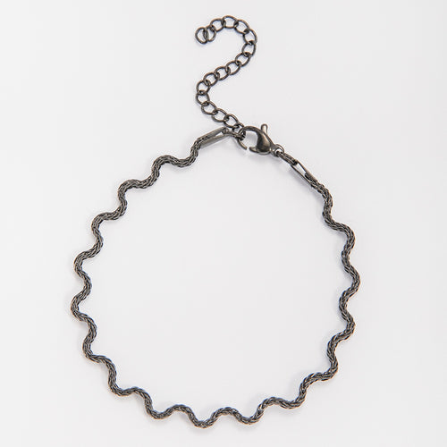 Elegant Wavy Chain Necklace Bowlift