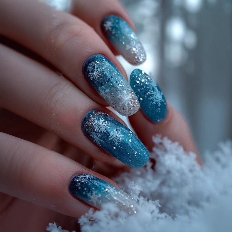 Artificial nails in winter snowflake design Bowlift