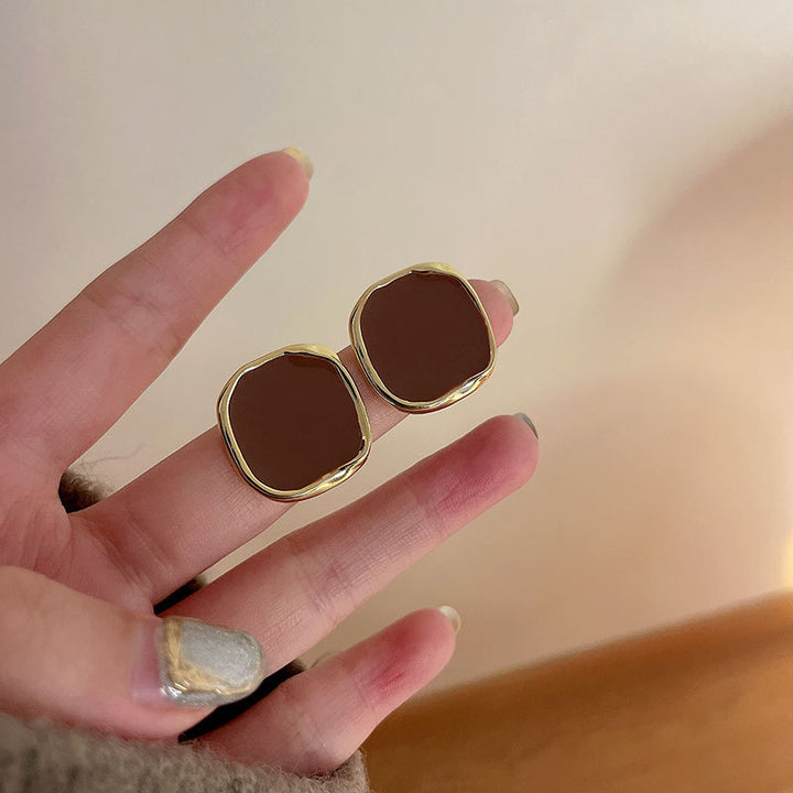 Stylish stud earrings Bowlift