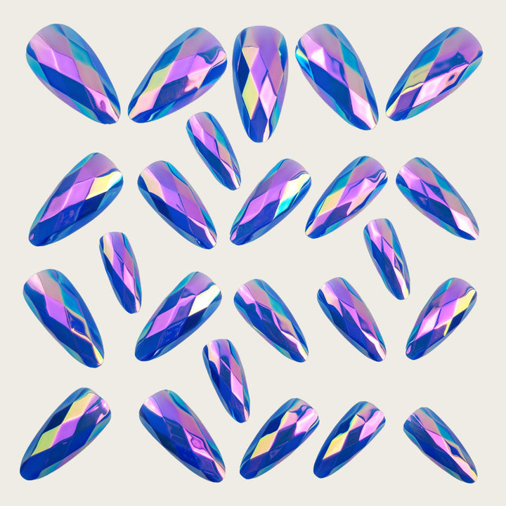 Artificial nails with faceted design Bowlift