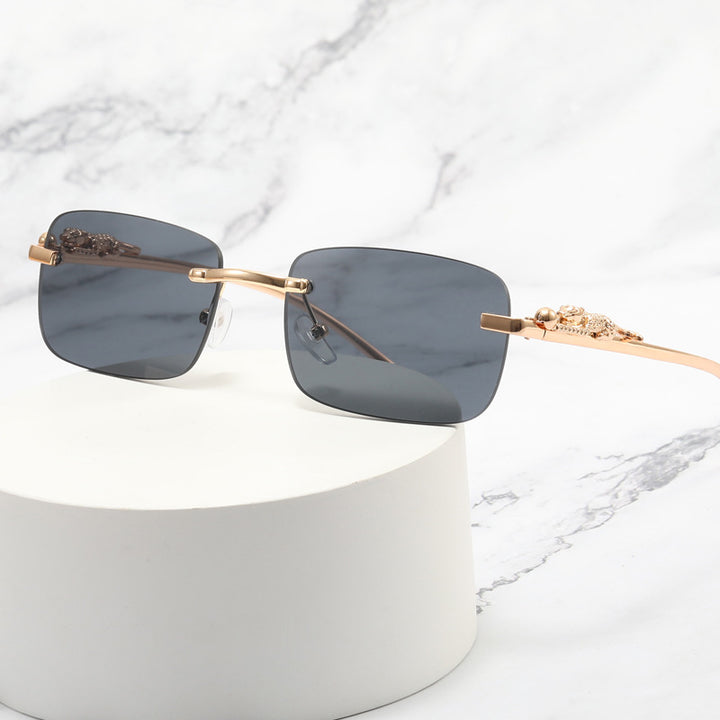 Women Designer Sunglasses with Fine Metal Frame and Luxurious Details Bowlift