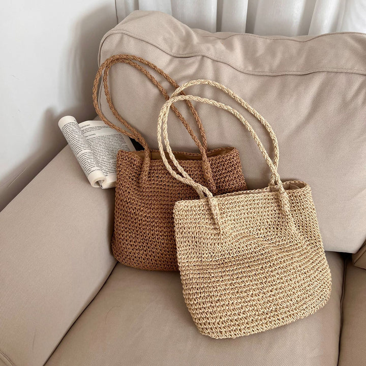 Elegant Bast bag with spacious interior Bowlift