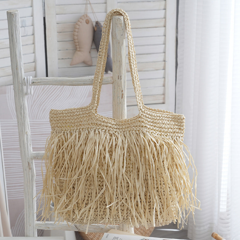 Trendy raffia bag with fringed details Bowlift