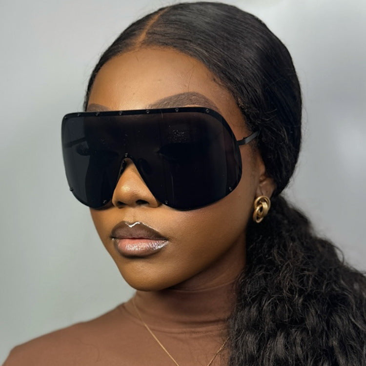 Women futuristic sunglasses with large frame and innovative design Bowlift