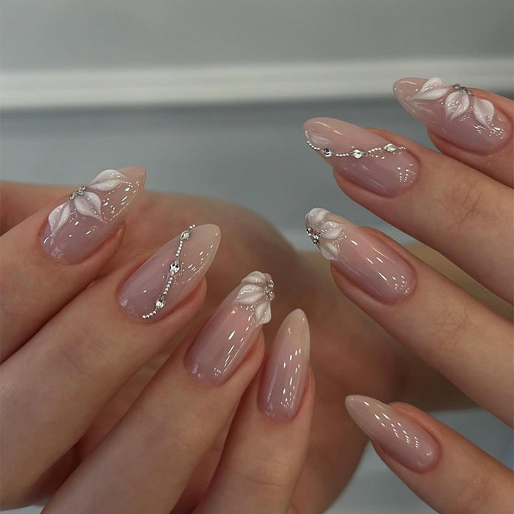 Artificial nail set with elegant flower designs and shimmering accents Bowlift