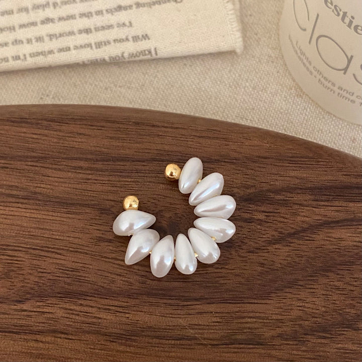 Noble earrings with pearl design Bowlift