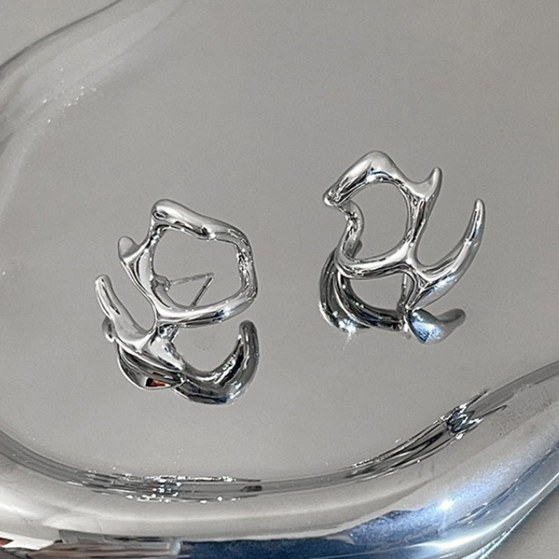 Elegant and Modern Stud Earrings Bowlift
