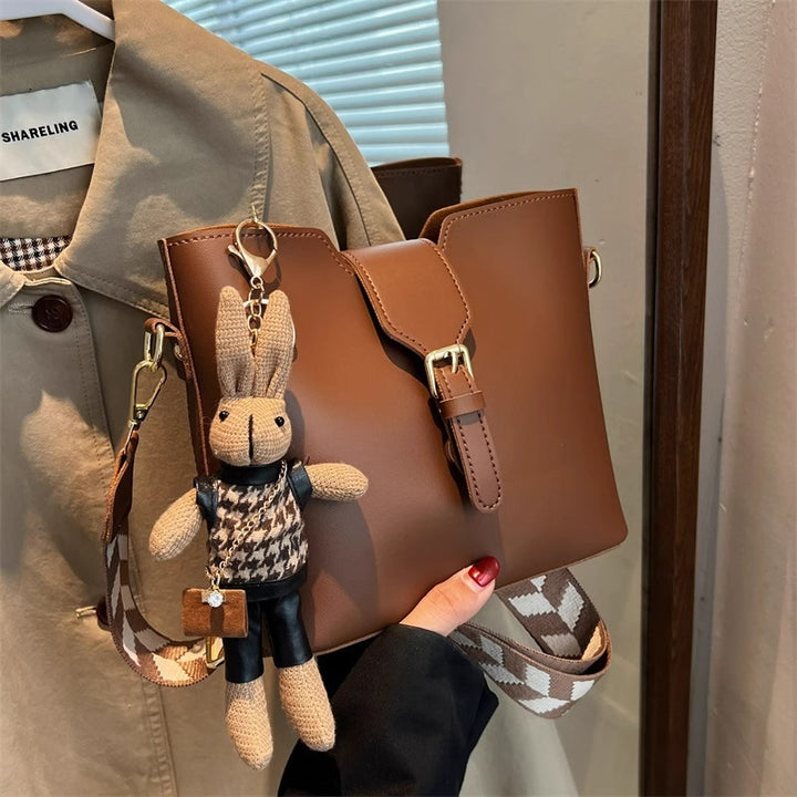 Modern Structured Handbag Bowlift