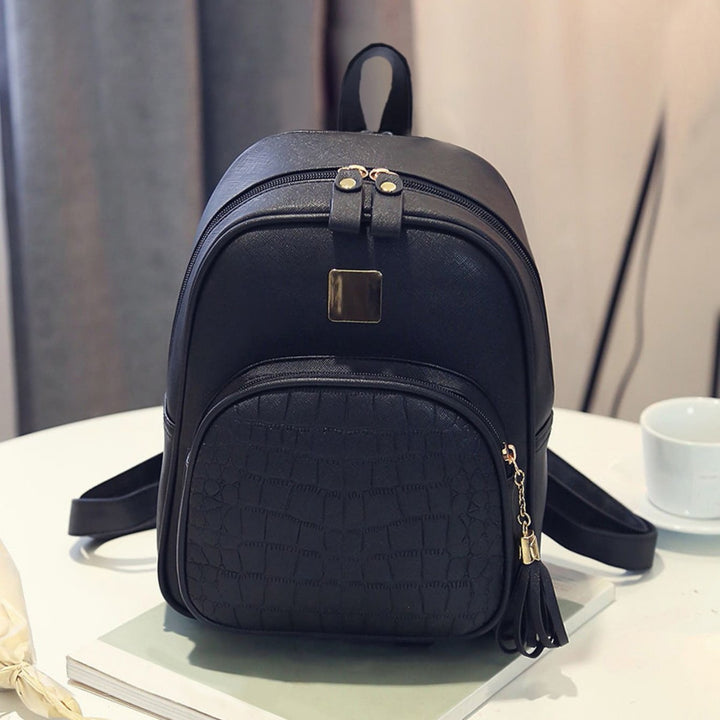 Fashionable backpack with structured material Bowlift