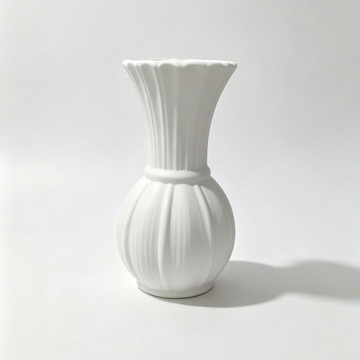 Elegant Ribbed Flower Vase Bowlift