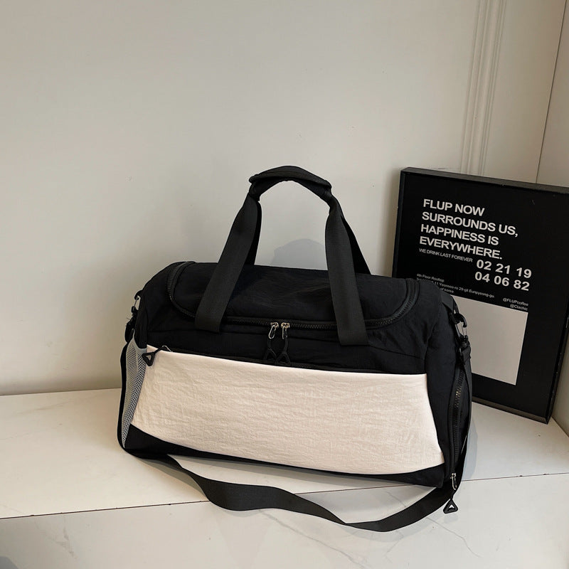 Sporty travel bag with multiple compartments Bowlift