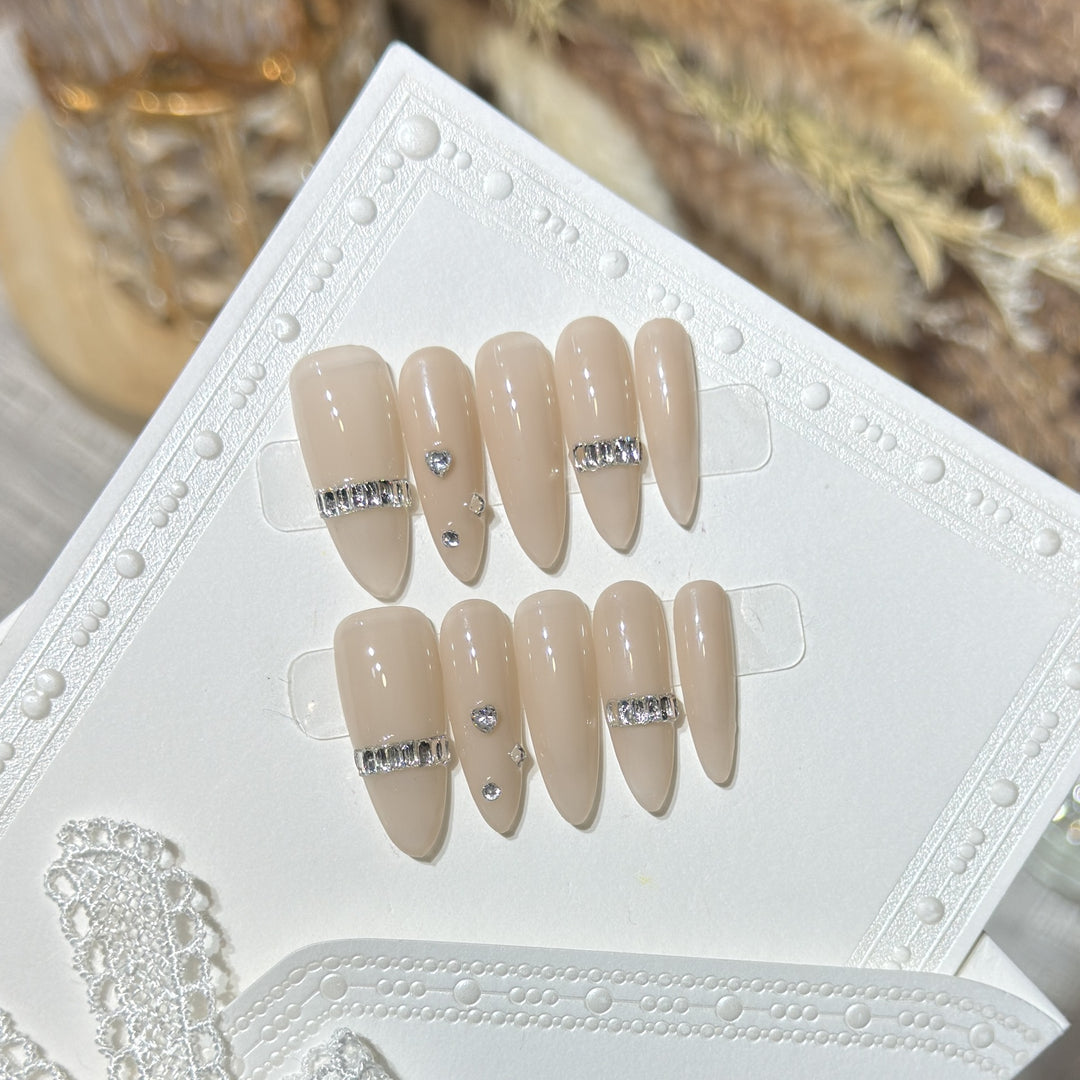 Elegant Stiletto Press-On Nail Set with Diamond Accents Bowlift