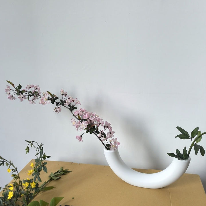 Contemporary Curved Flower Vase Bowlift