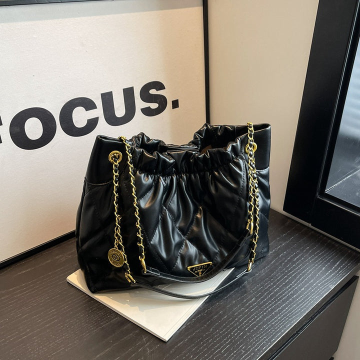 Chic Quilted Shoulder Bag Bowlift