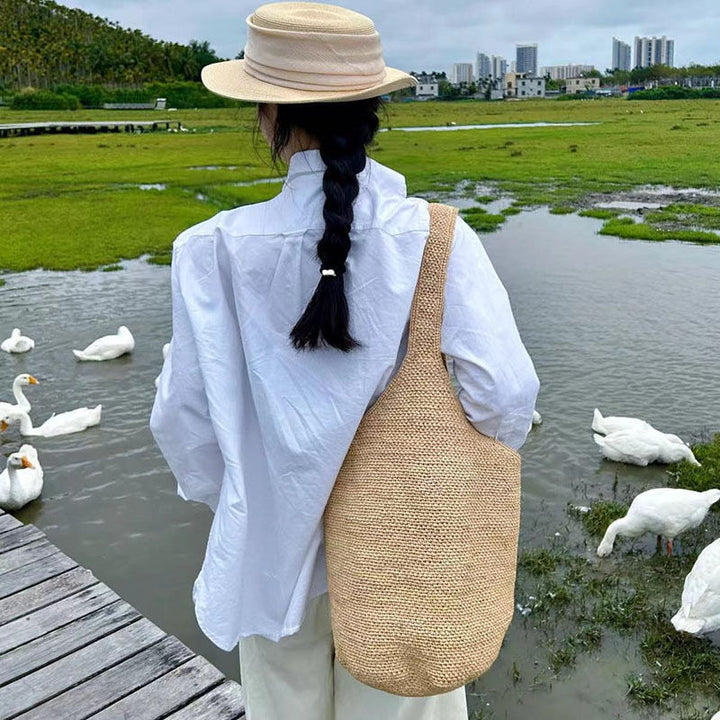 Handbag in Minimalist Design Bowlift