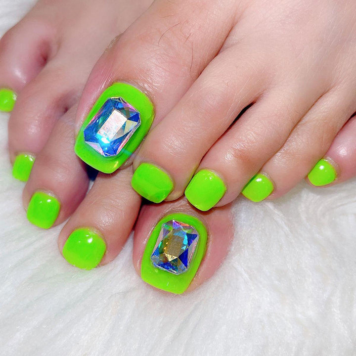 Artificial nails for elegant foot care Bowlift