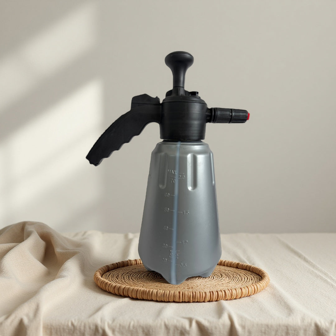 Pressurized handheld irrigation sprayer with ergonomic trigger and adjustable nozzle Bowlift