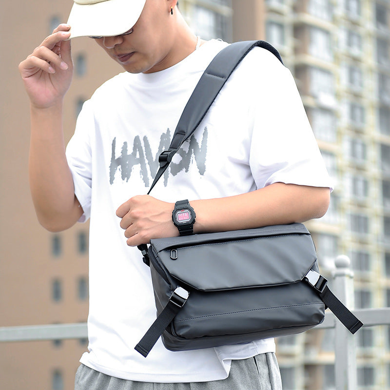 Elegant Crossbody Messenger with Innovative Design Bowlift