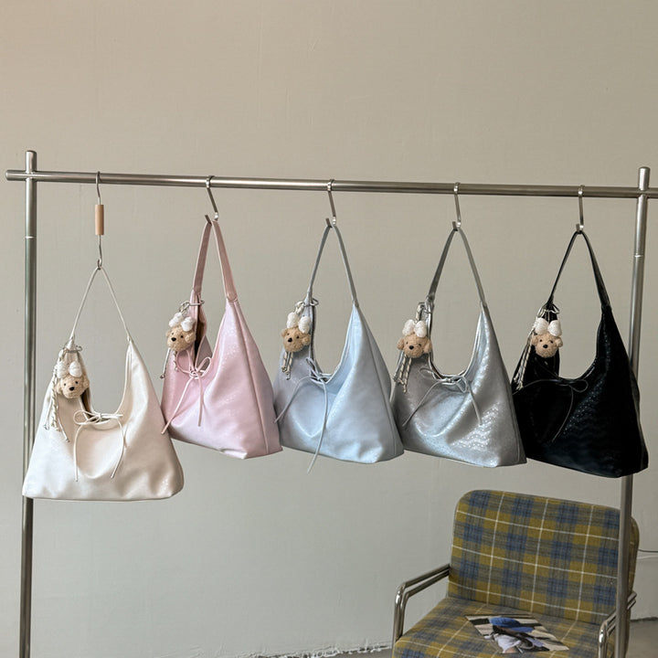 Chic Hobo Bag Bowlift