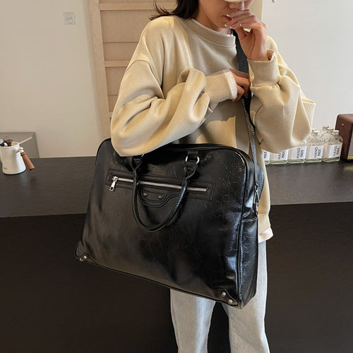 Luxurious Vintage-Inspired Leather Duffel Bag Bowlift