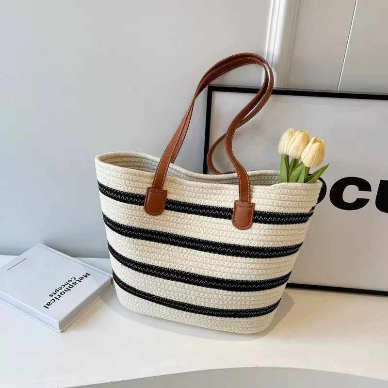 Spacious straw tote bag with leather handles Bowlift