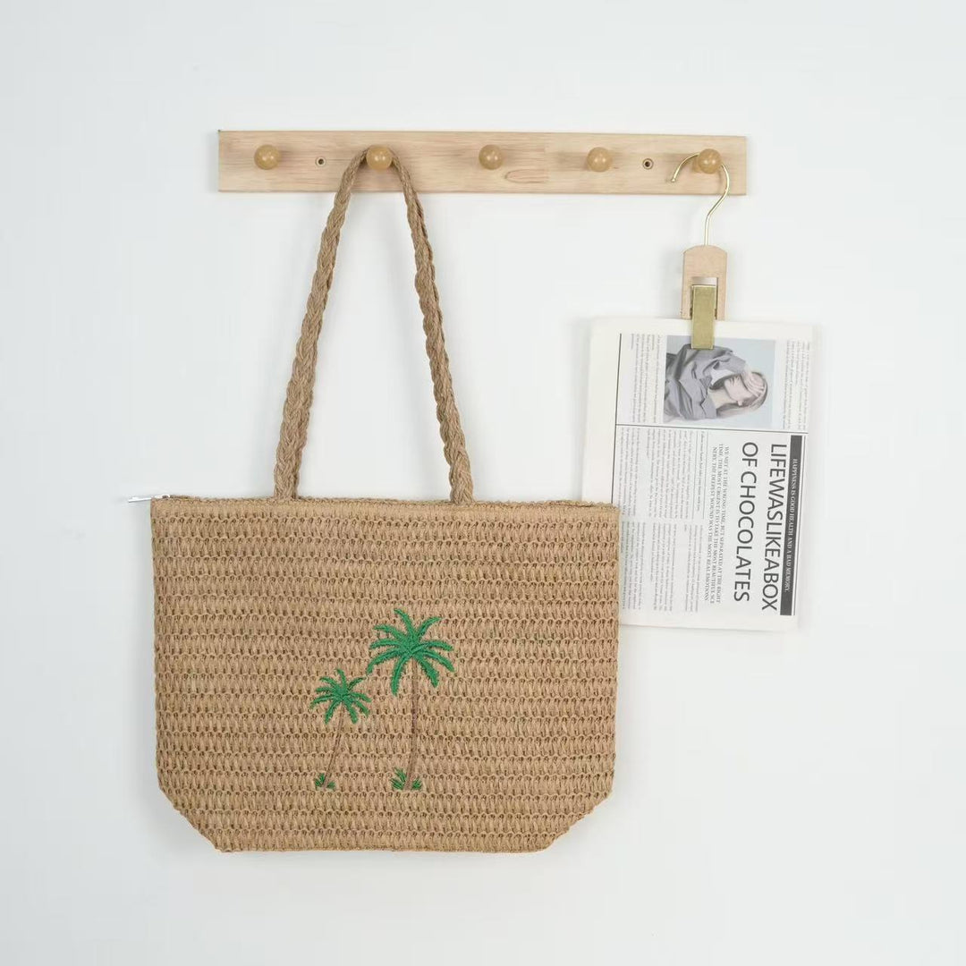 Beach bag with handcrafted palm pattern Bowlift